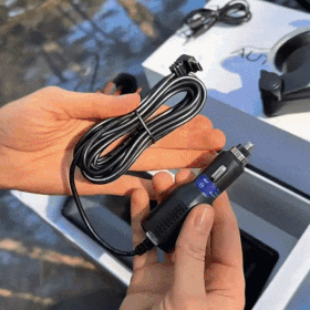 Kytke autosi tupakansytytinporttiin